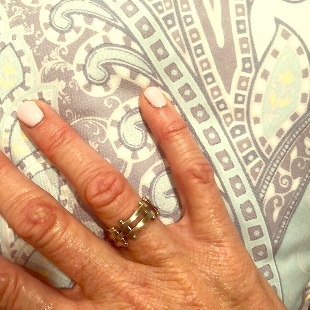 Gate link ring
